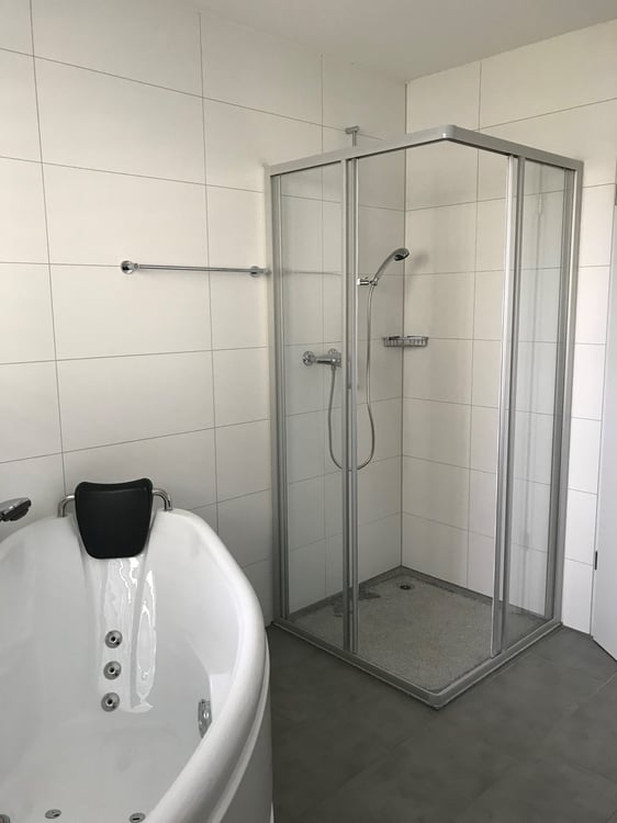 Exklusive 4.5-Zimmer-Wohnung mit Whirlpool, Wintergarten & Balkon 7