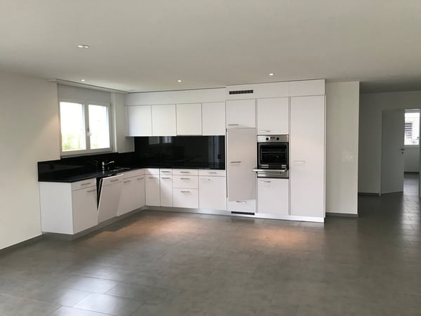 Exklusive 4.5-Zimmer-Wohnung mit Whirlpool, Wintergarten & Balkon 4