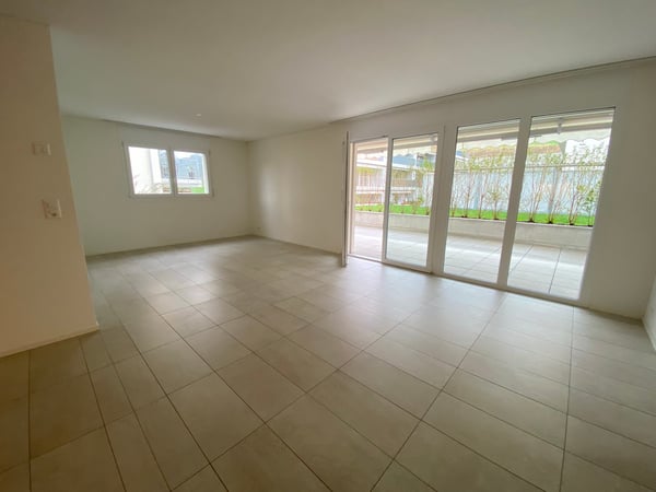 Moderne 3.5-Zimmer-Gartenwohnung mit 26 m² Sitzplatz