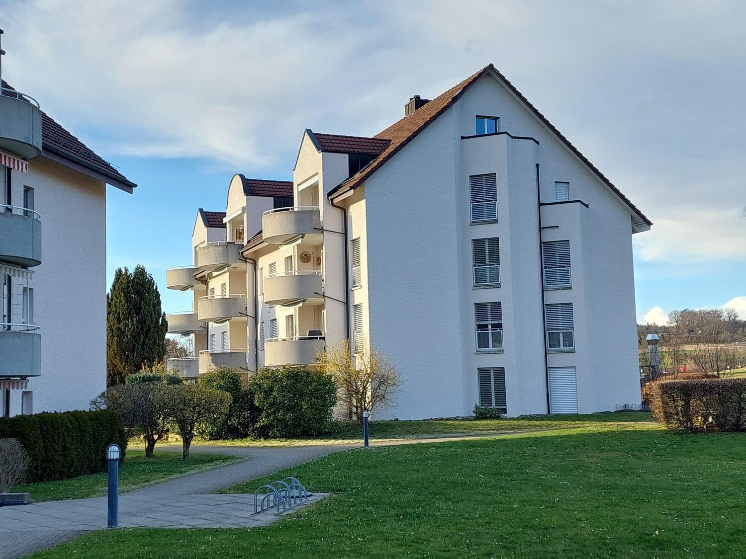 Bild Stilvolle 4.5-Zimmerwohnung mit privatem Waschturm & Parkplatz
