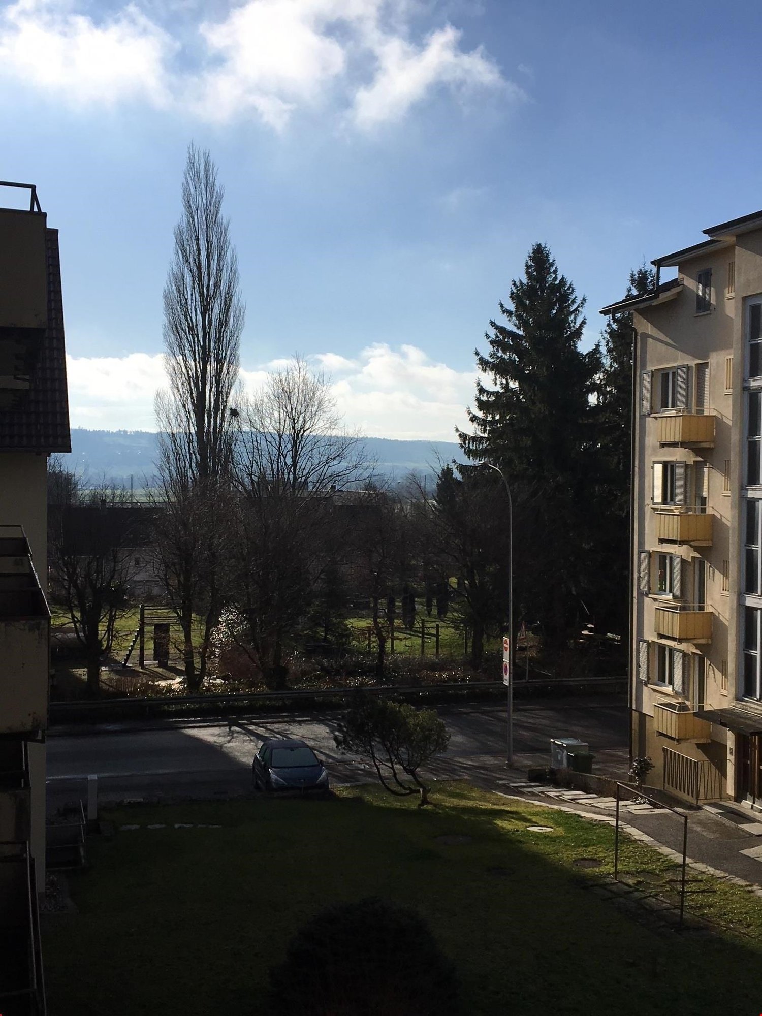 Bild Ab 1.9. - Hübsche 3.5 Zi Wohnung mit Balkon, Aussicht, PP
