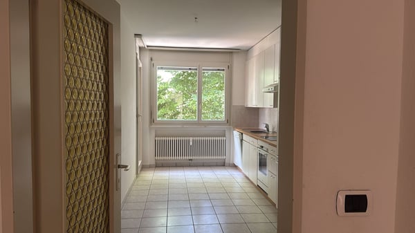 Per 15.6./1.7./15.7. - Tolle, grosszügie 4.5 Zi Wohnung mit 3 grossen Balkonen 20