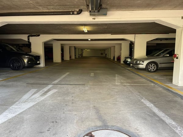Ab sofort - Autoeinstellplatz in Tiefgarage in Wallisellen - Nähe Doktorhaus 2