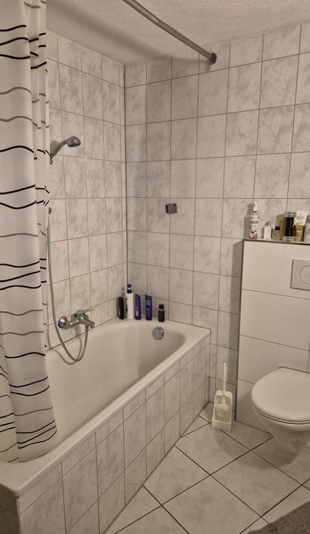 Ab 1.9./15.9./1.10. - Schöne 4.0 Zi Wohnung in Altstadthaus 9