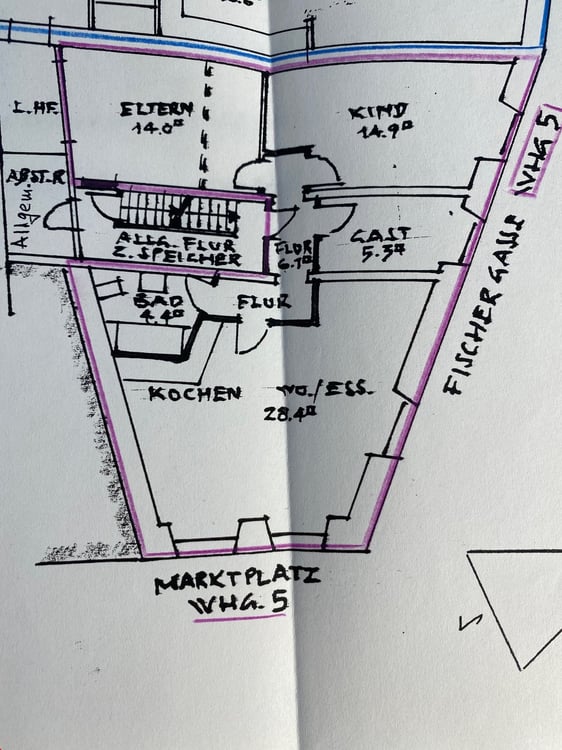 Ab 1.9./15.9./1.10. - Schöne 4.0 Zi Wohnung in Altstadthaus 13