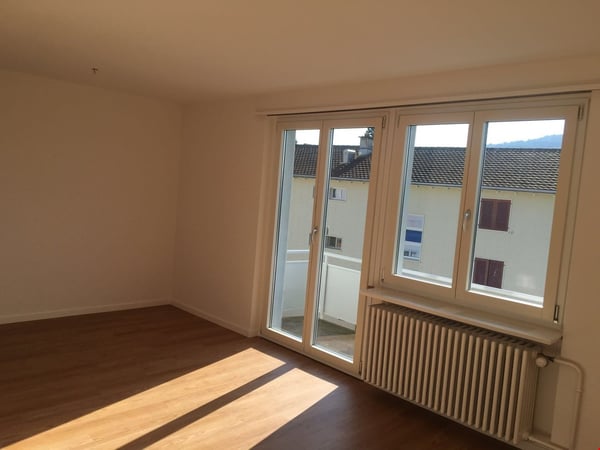 Ab 1.9./15.9./1.10. - Schöne 4.5 Zi Wohnung mit Balkon und Aussicht 3