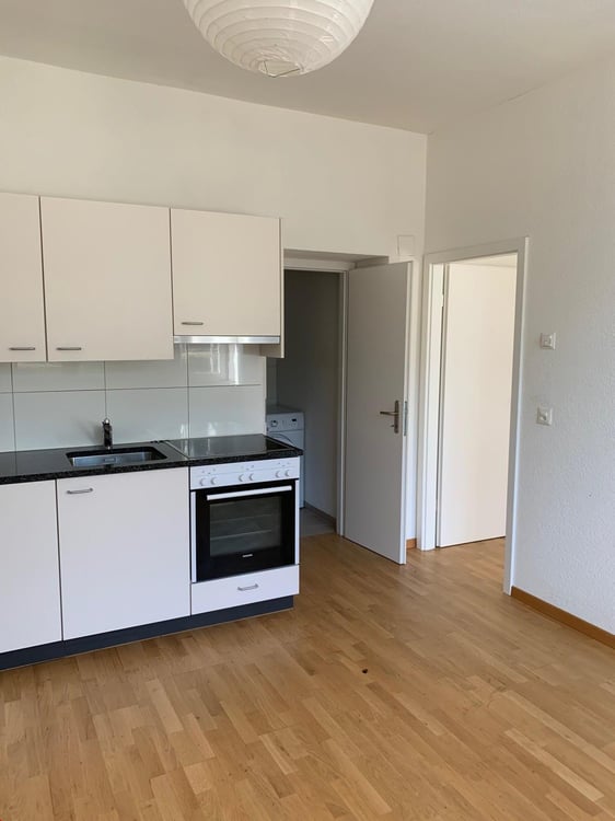 Ab 1.10. - Herzige, praktische 2.5 Zi Whg mit Balkon, Hochparterre 2