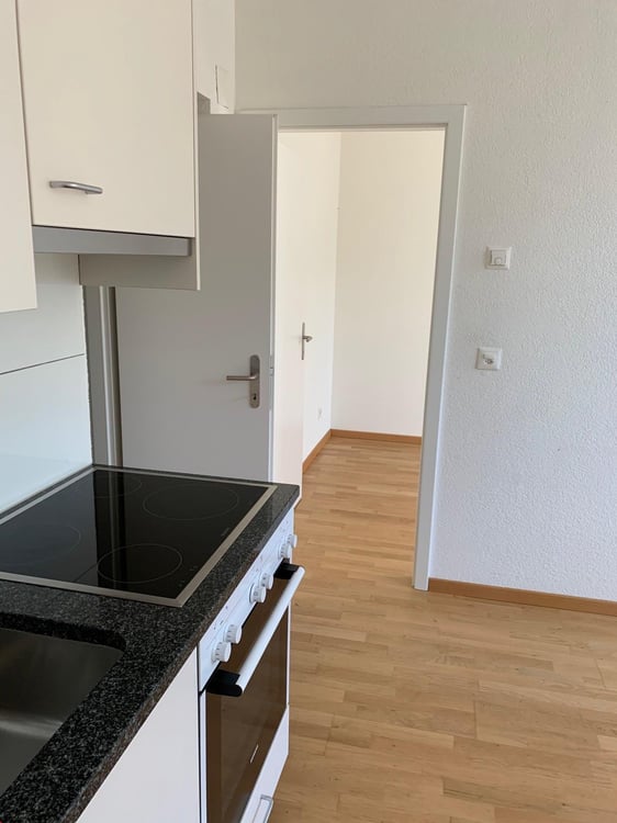 Ab 1.10. - Herzige, praktische 2.5 Zi Whg mit Balkon, Hochparterre 3