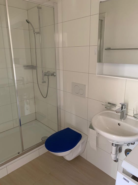 Ab 1.10. - Herzige, praktische 2.5 Zi Whg mit Balkon, Hochparterre 13