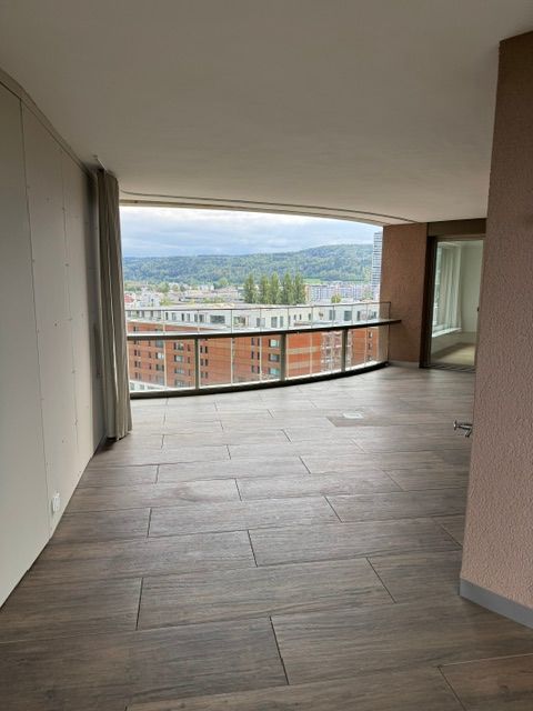Ab sofort - Stylische 3.5 Zi Whg mit 95 m2 mit grosser Loggia 35 m2 im 10. Stock 24