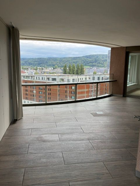 Ab sofort - Stylische 3.5 Zi Whg mit 95 m2 mit grosser Loggia 35 m2 im 10. Stock 9