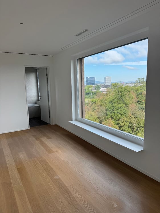 Ab sofort - Stylische 3.5 Zi Whg mit 95 m2 mit grosser Loggia 35 m2 im 10. Stock 15