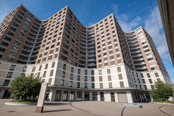 Ab 15.9./1.10. - Stylische 3.5 Zi Whg mit 95 m2 mit grosser Loggia 35 m2, im 10. Stock 2