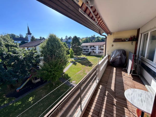 Helle 4.5-Zimmer-Wohnung mit Balkon und schöner Aussicht in Uetendorf 2