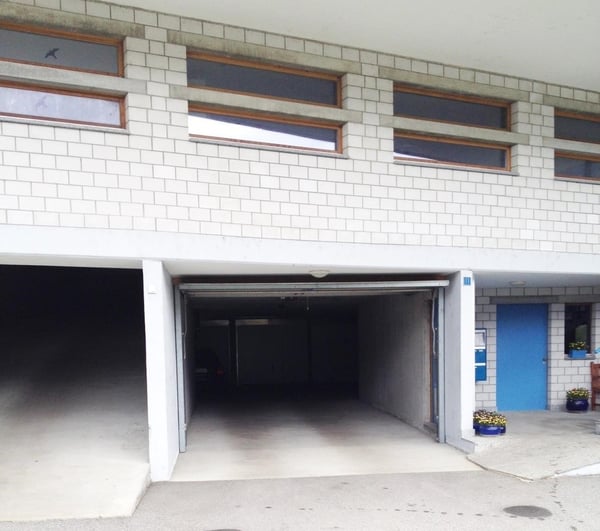 Grosszügige Garage abschliessbar mit Licht, Steckdose, Funksender, etc. 7