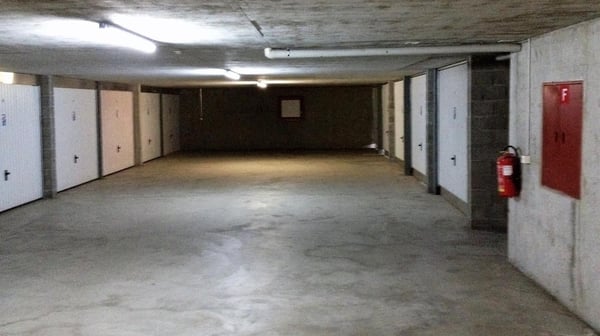 Grosszügige Garage abschliessbar mit Licht, Steckdose, Funksender, etc. 6