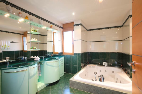 Ihr privates Paradies: Luxuriöse Villa mit Indoor-Pool und Traumgarten 13