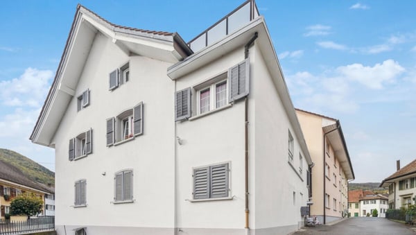 Kernsaniertes Mehrfamilienhaus mit Wohn- und Gewerbenutzung an zentral 1