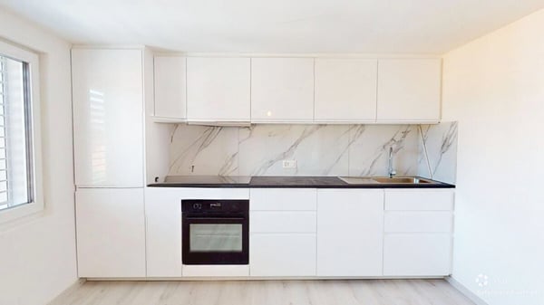 Frisch renovierte 2.5-Zimmer-Wohnung mit Balkon im Herzen von Herzogen 2