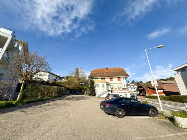 Wohn- und Geschäftshaus mit vielseitigem Nutzungspotenzial und 6.3% Br 8