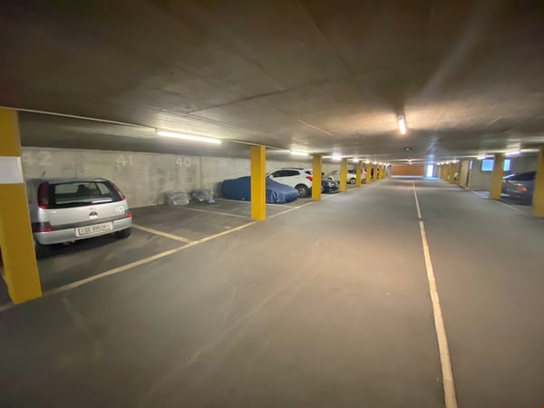 Tiefgaragen - Parkplatz in Lostorf zu vermieten 1