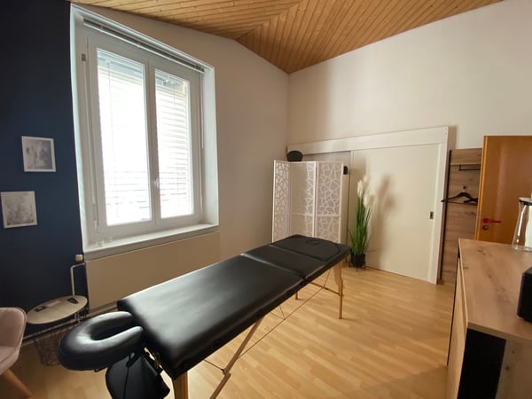 schöner Praxis- / Gewerberaum mit Küche, Allgemeinbereichen, Toiletten, Parkplätzen 4