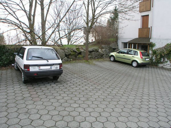 günstig parkieren in Menziken, Aussenparkplatz Nr. 3 9