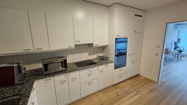 Grosse 3.5 Zimmer Praxis behindertengerecht ausgestattet 8