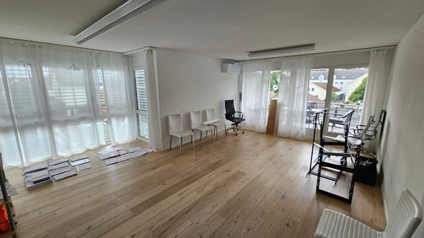 Grosse 3.5 Zimmer Praxis behindertengerecht ausgestattet 4
