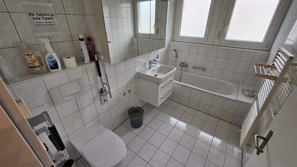 Grosse 3.5 Zimmer Praxis behindertengerecht ausgestattet 9