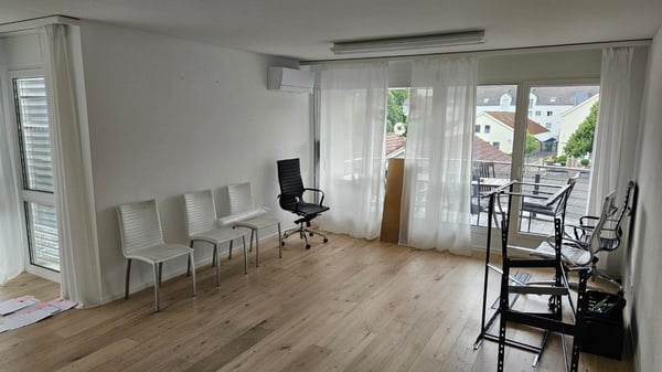 Grosse 3.5 Zimmer Praxis behindertengerecht ausgestattet 3