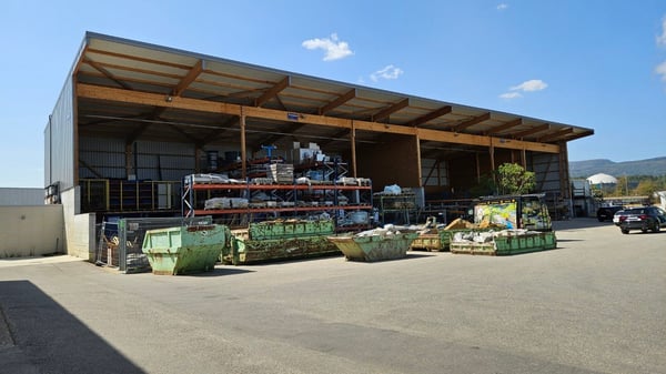 Überdachtes, offenes Lager 3