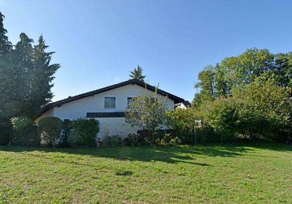 Freistehendes Einfamilienhaus mit idyllischem Garten 1