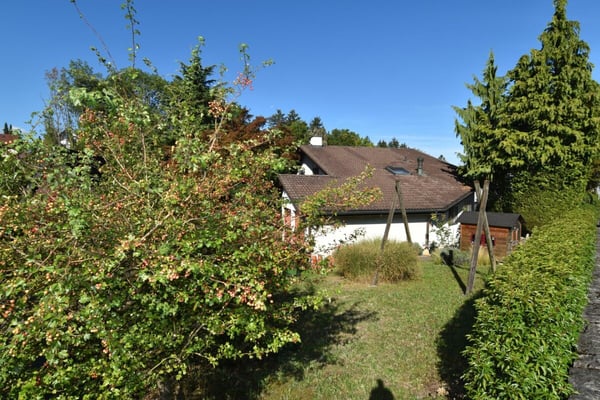 Freistehendes Einfamilienhaus mit idyllischem Garten 2