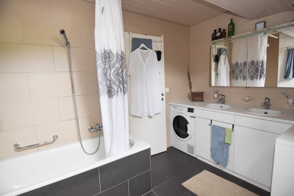 Charmante 4.5-Zimmer-Maisonette-Wohnung in Zufikon 3