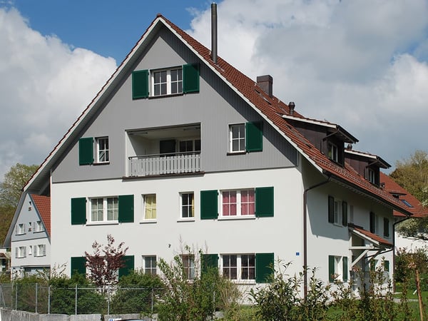 Moderne 4.5 Zimmer-Wohnung im Dorfkern von Aeugst am Albis 1