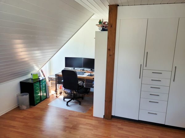 Grosse helle Attikawohnung 13