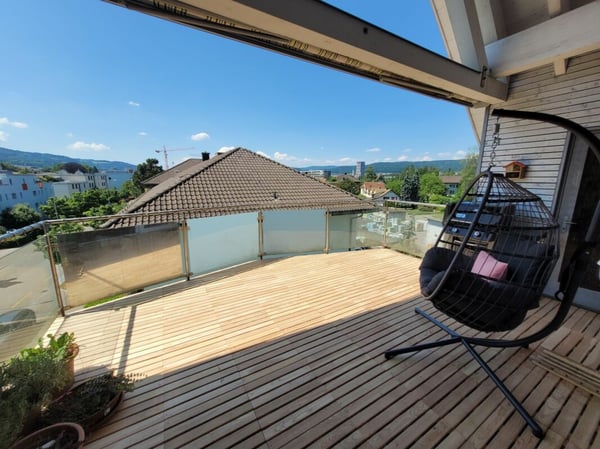 Grosse helle Attikawohnung 8