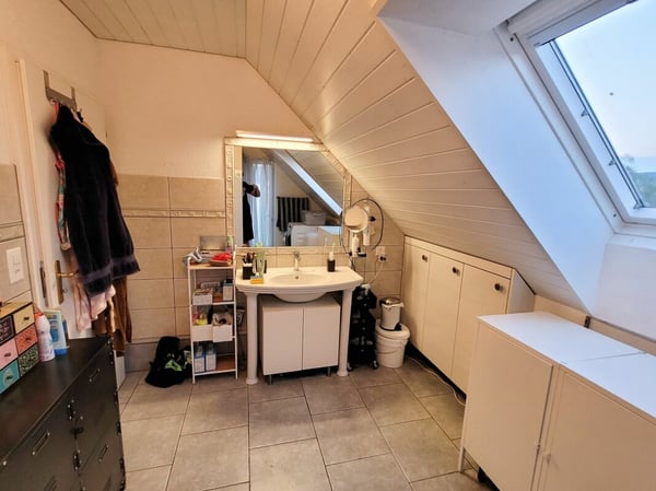 Grosse helle Attikawohnung 15