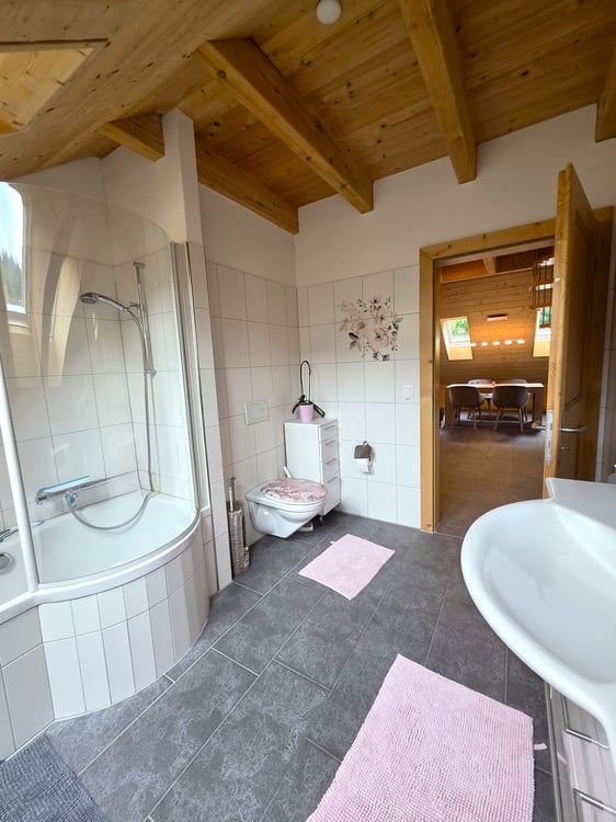Naturnahes Wohnen unter dem Dach – stilvolle 4.5-Zi-Wohnung mit Flair 11