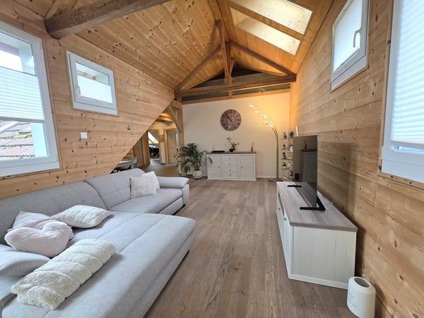Naturnahes Wohnen unter dem Dach – stilvolle 4.5-Zi-Wohnung mit Flair 2