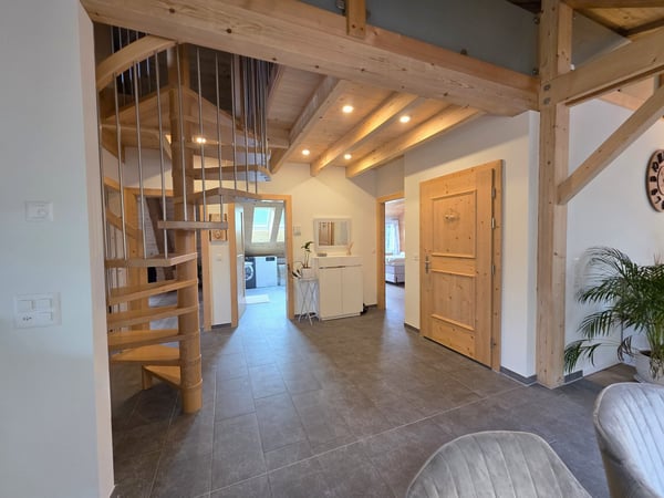 Naturnahes Wohnen unter dem Dach – stilvolle 4.5-Zi-Wohnung mit Flair 6