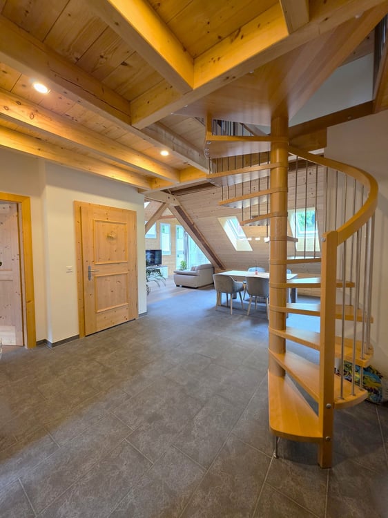 Naturnahes Wohnen unter dem Dach – stilvolle 4.5-Zi-Wohnung mit Flair 5