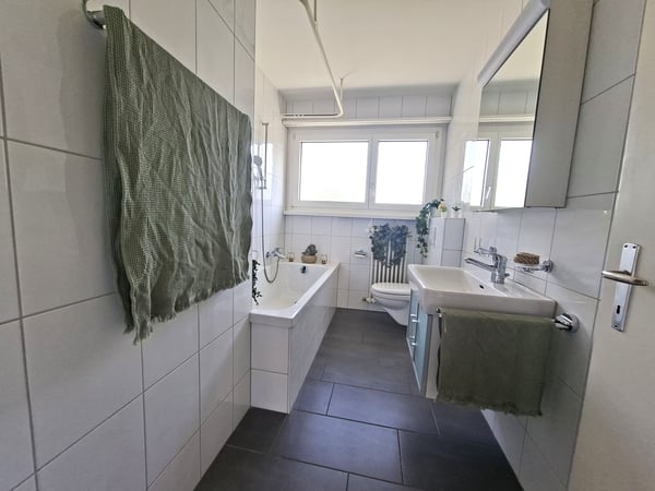 Attraktive 4-Zimmerwohnung mit Balkon und schöner Aussicht 6