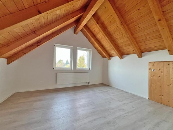 Liegenschaft mit zwei Wohnungen und Garage 11