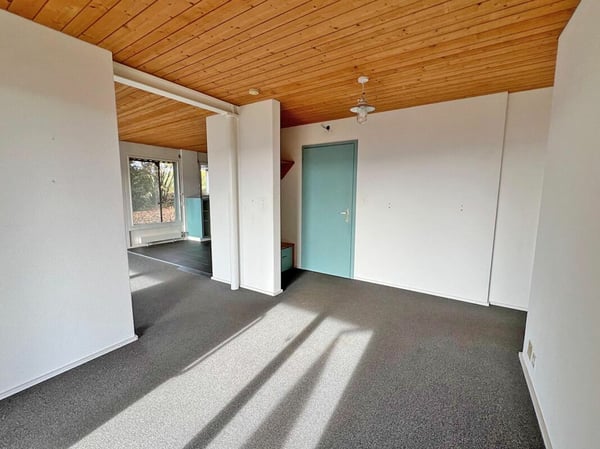 Liegenschaft mit zwei Wohnungen und Garage 16