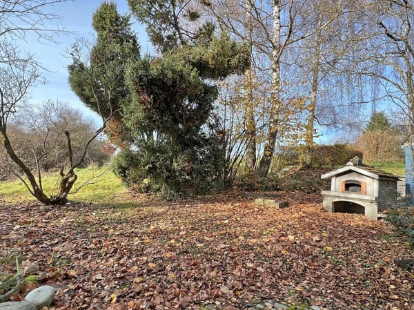 Liegenschaft mit zwei Wohnungen und Garage 31