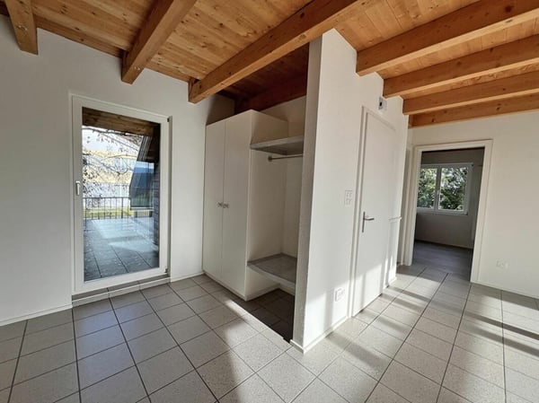 Liegenschaft mit zwei Wohnungen und Garage 2