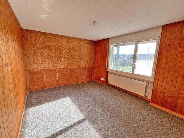 Liegenschaft mit zwei Wohnungen und Garage 27