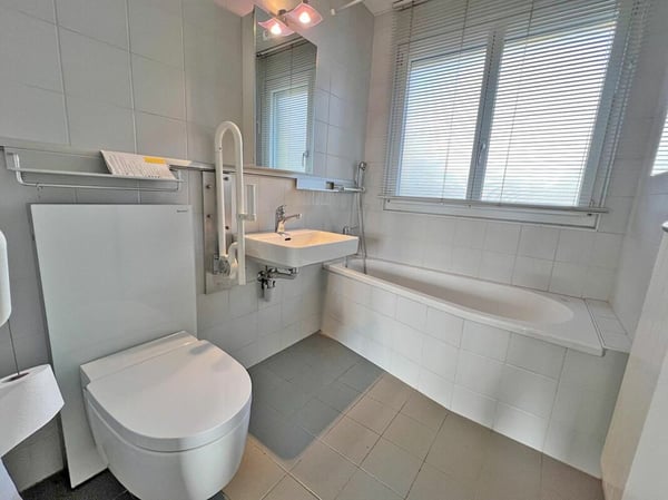 Liegenschaft mit zwei Wohnungen und Garage 23